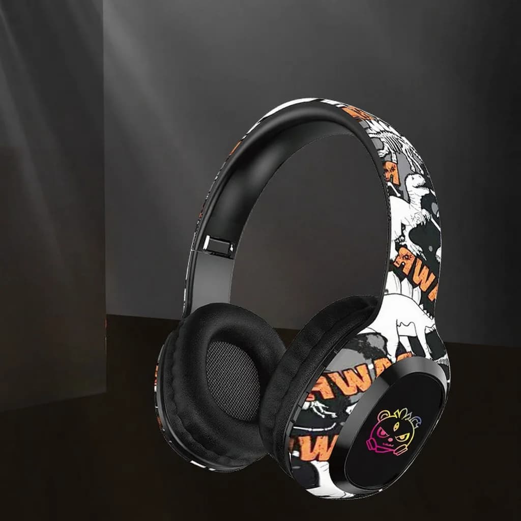 FM-radion ja LED-valojen kanssa varustetut Bluetooth-kuulokkeet