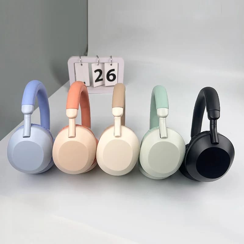 Langattomat Bluetooth-over-ear-kuulokkeet syvällä bassolla ja mikrofonilla
