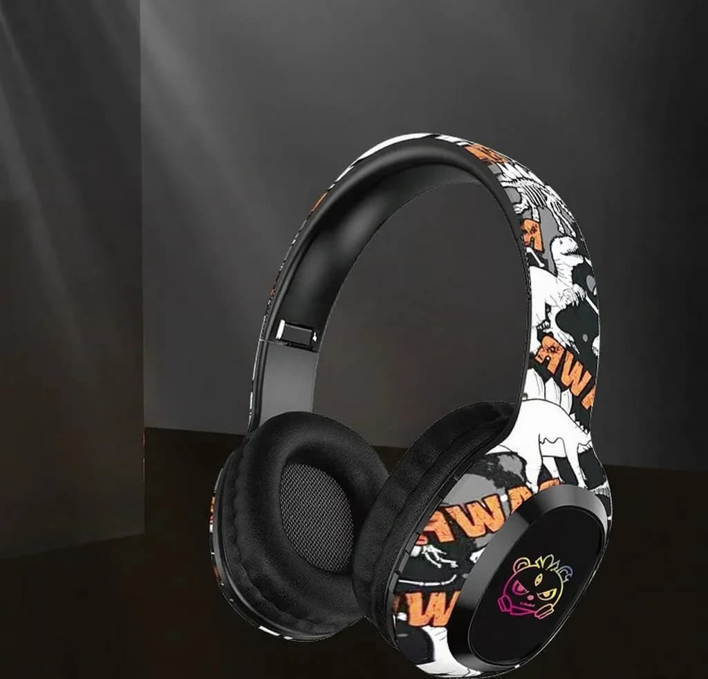 FM-radion ja LED-valojen kanssa varustetut Bluetooth-kuulokkeet