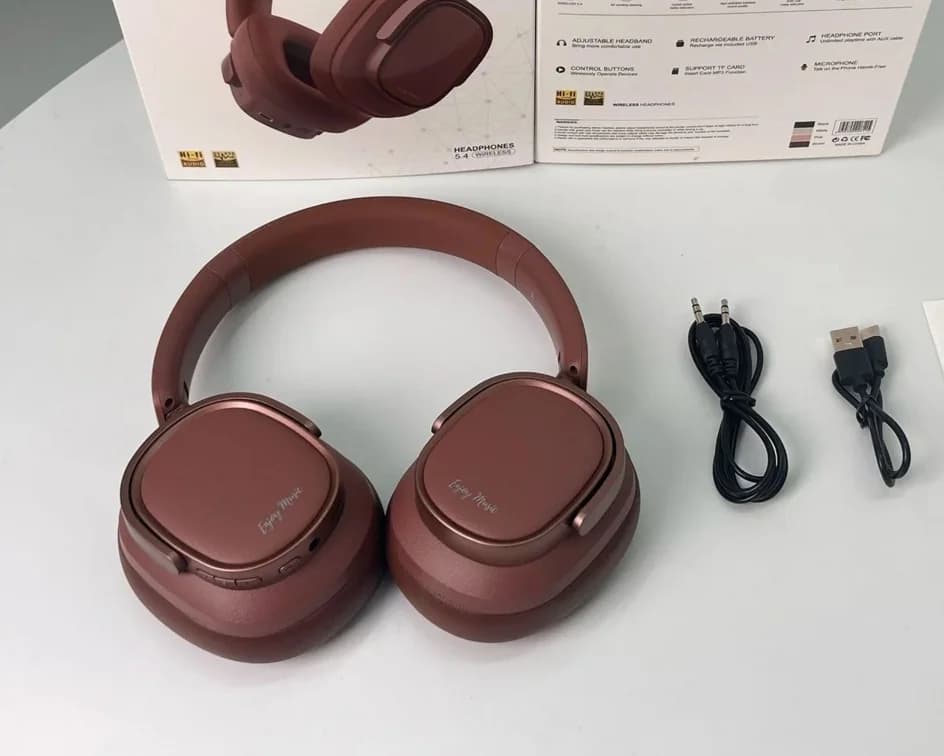 Retro-tyyliset langattomat kuulokkeet aktiivisella melunvaimennuksella
